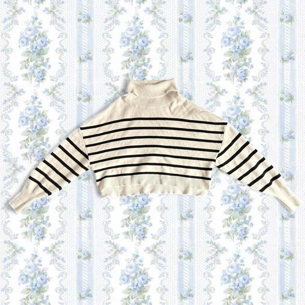 Merokeety Womens Medium White and black striped cropped turtleneck sweater